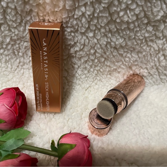 ANASTASIA STICK HIGHLIGHTER HOT SAND NWT! - Picture 3 of 4